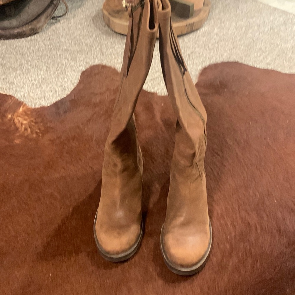 Lucky brand leather zip up boots. Size 8.